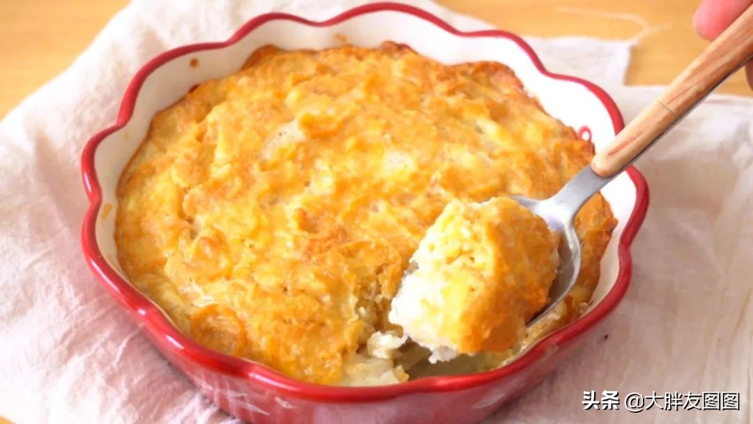 不加糖油的香蕉脆布丁，一勺下去，眼泪不争气地从嘴角流出来