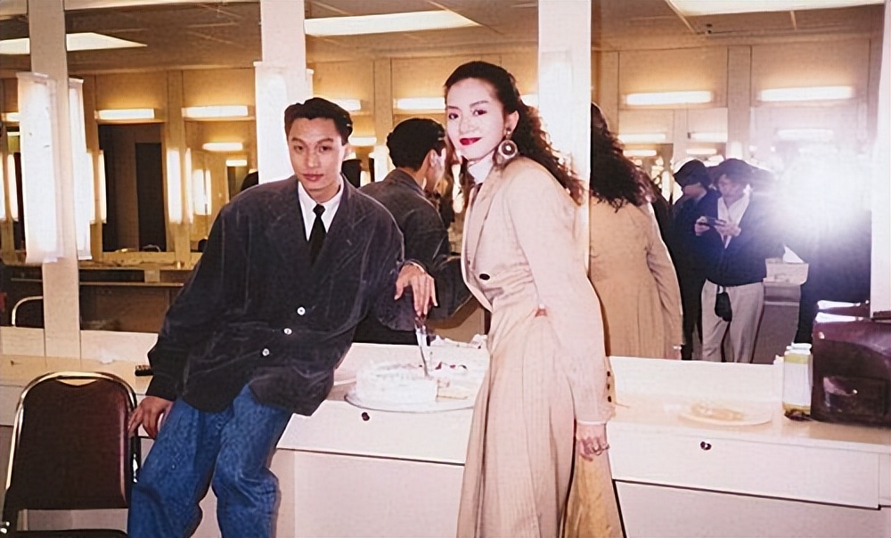 谭耀文老婆Fiona，嫁演员恩爱18年，婚后儿女双全，幸福不已