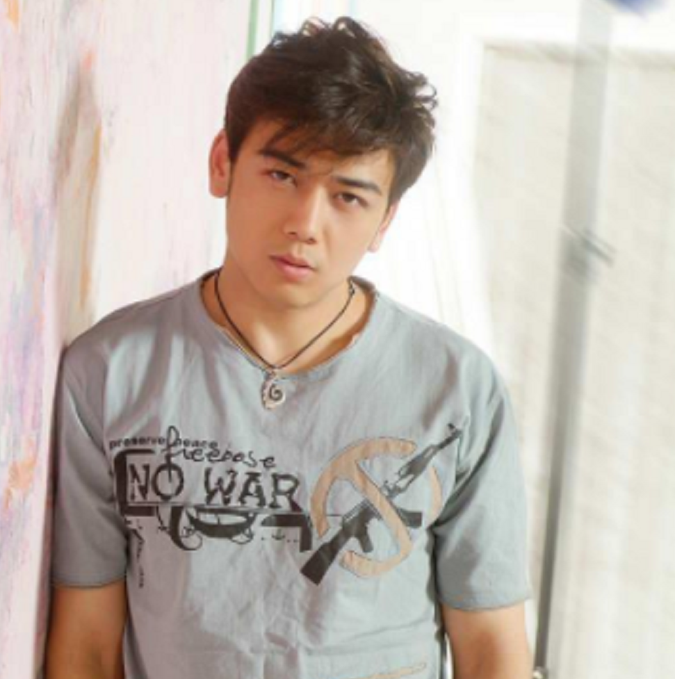 原来这7位油腻大叔，早年颜值“一个顶两个”，唇红齿白又英俊