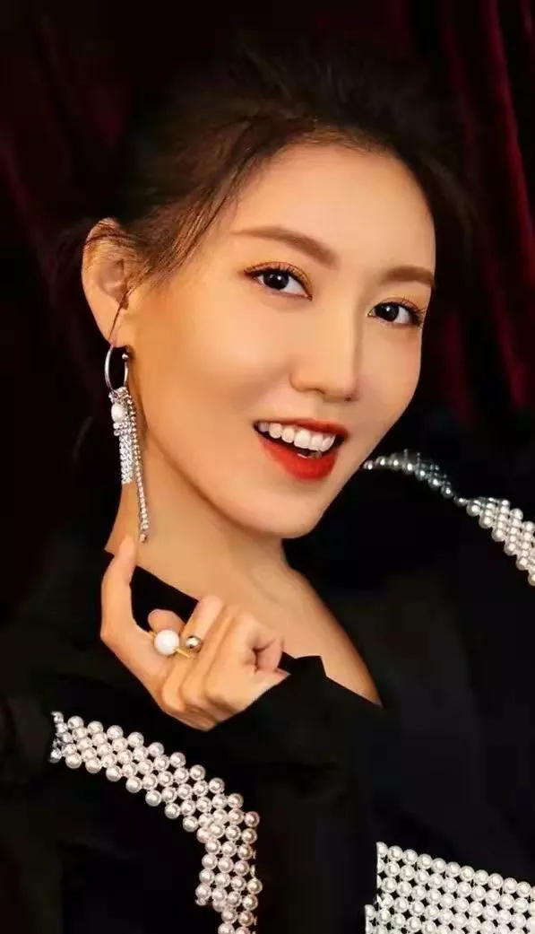 请欣赏50位明星的甜美微笑
