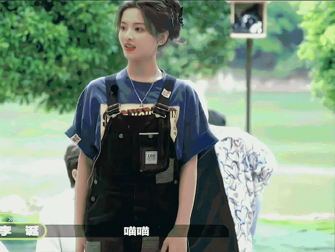 “大妈”标配土发夹，让杨超越夹出“清新少女感”，果然颜霸