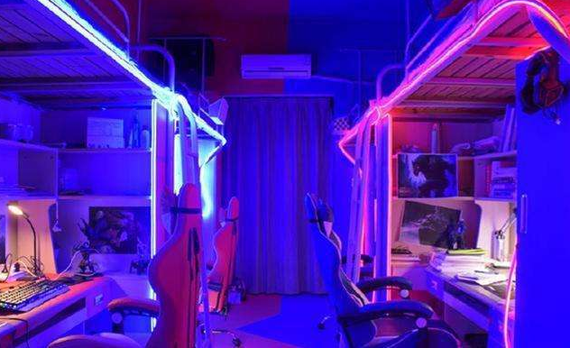 大学生“奇葩”的宿舍装饰，装饰前和室友多沟通，这真的交流过吗