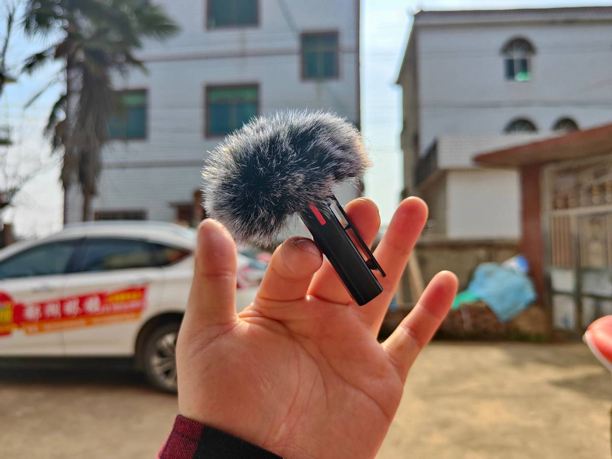 视频“小能手”，塞宾小搬蓝牙领夹麦克风，小体积大效果