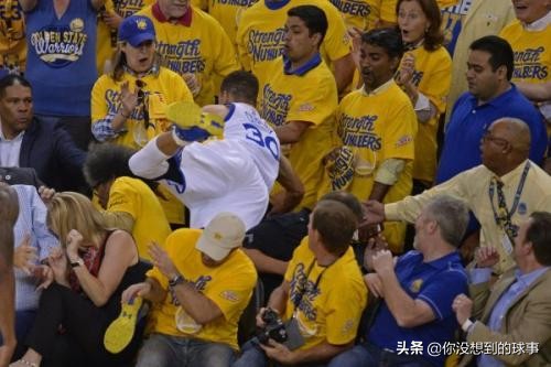 nba有哪些感动的救球(历数NBA中经典飞身救球镜头，格里芬就此重回轮换阵容)