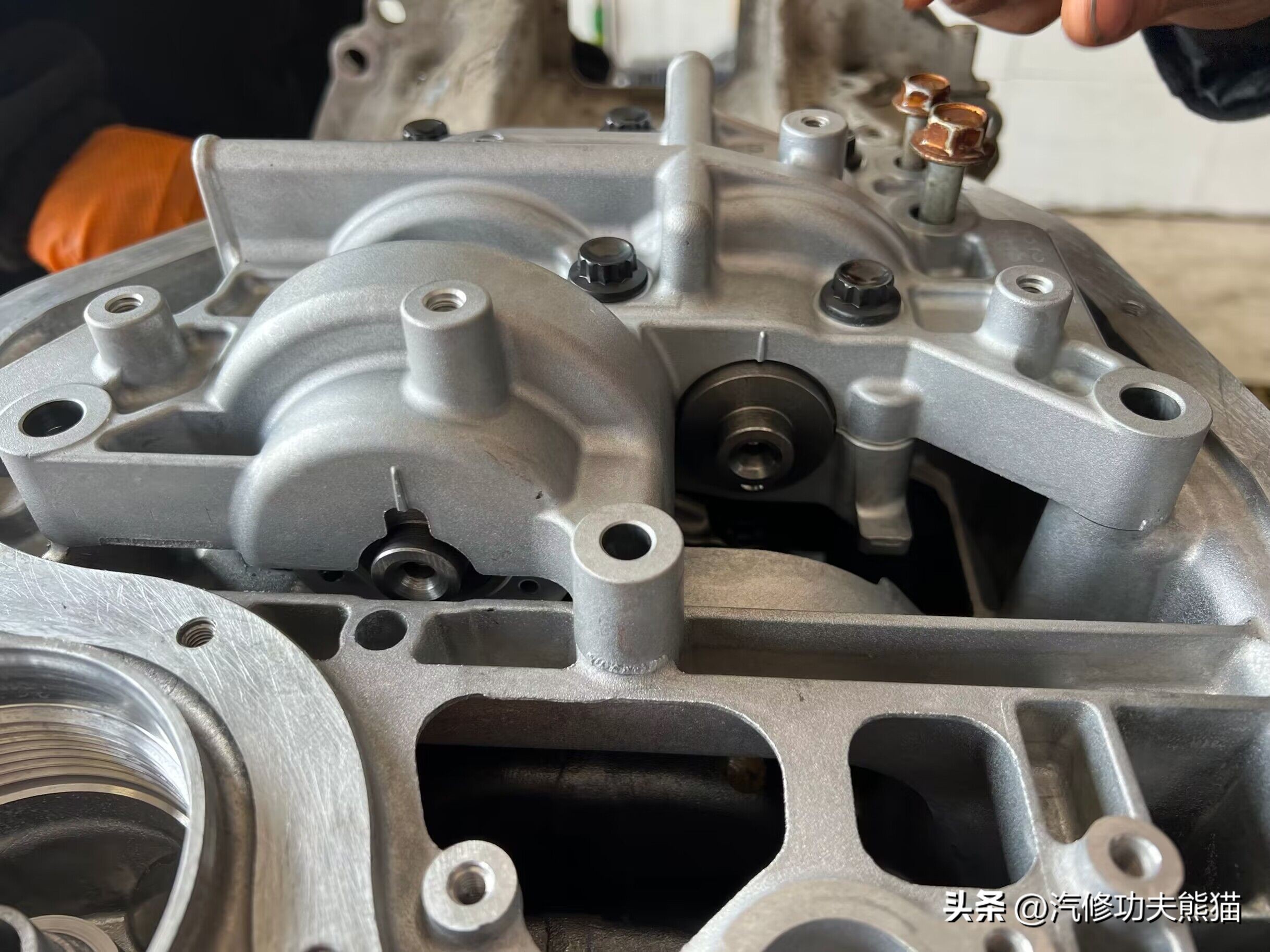 质量被神话的丰田照样烧机油,丰田汉兰达500公里一升机油怎么修 - 114