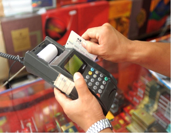 “套现”被明令禁止，多家银行行动，“以卡养卡”不好过了