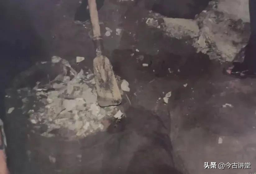 2002年，歌厅女逼迫律师情人离婚，一个催命电话，让双方走上绝路