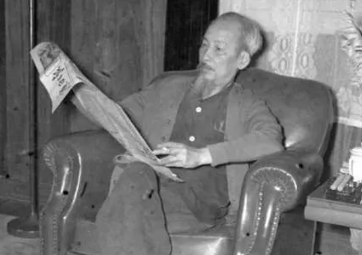 1950年胡志明到我国搬救兵，毛主席问他要多少兵，胡：我只要陈赓