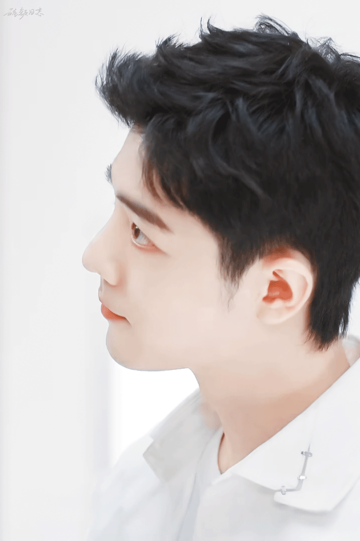 肖战他可真帅啊,帅到没边呀,这身材比例可太完美了