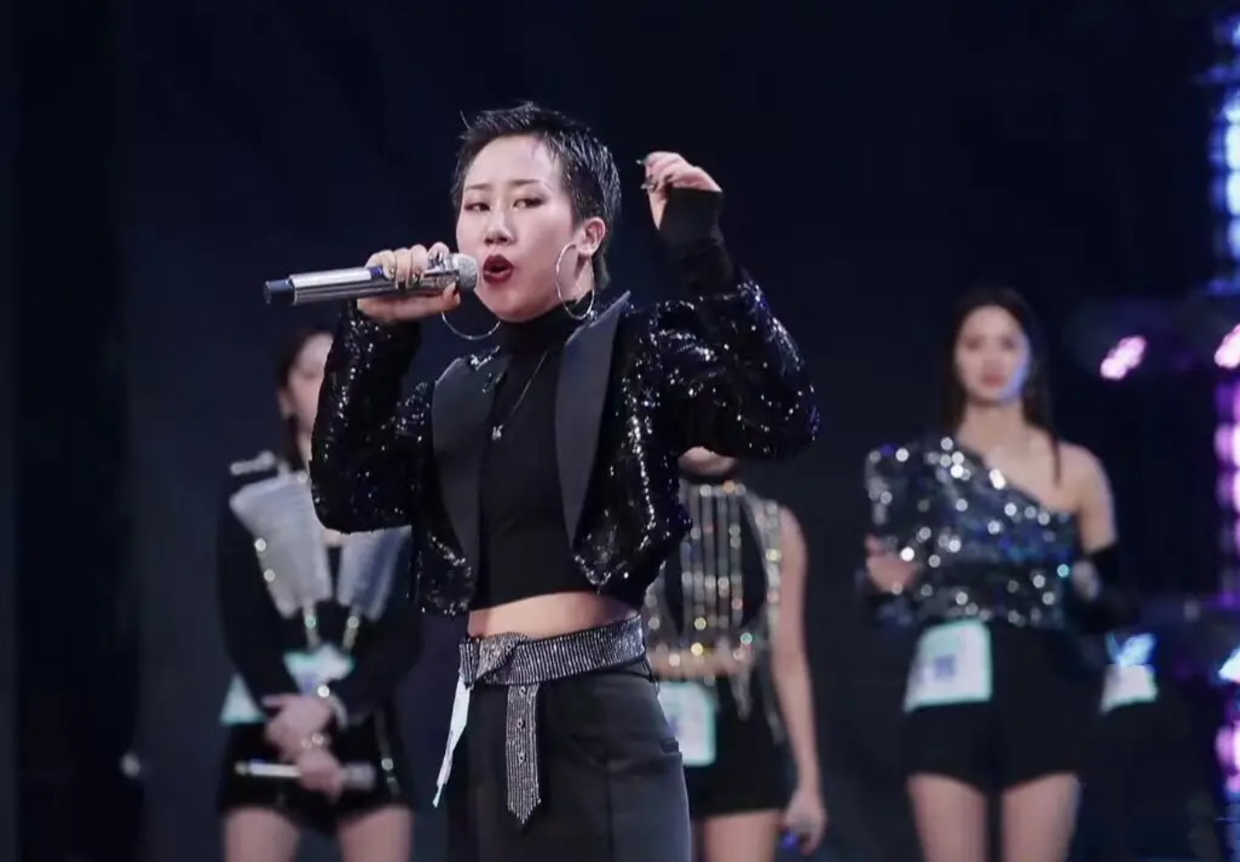 国内偶像练习生真实生存现状曝光！上官喜爱9个月无收入，欠79万