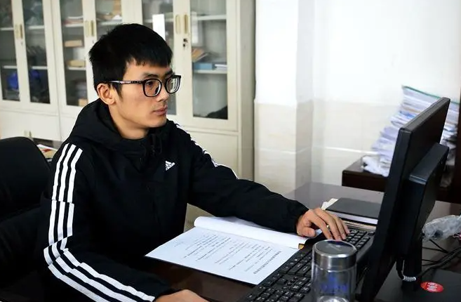 听上去像“铁饭碗”的岗位，真实身份却并非如此，学生慎重报考