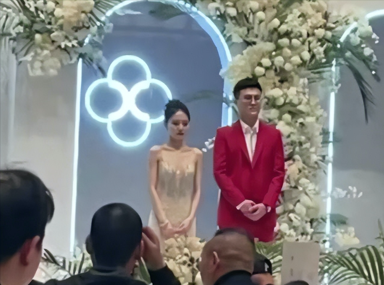 顶级玩家项思醒同时交5个男友，全家帮其打掩护，和70亿富豪订婚