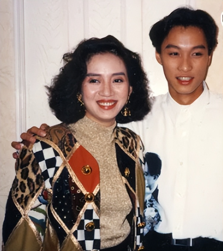 谭耀文老婆Fiona，嫁演员恩爱18年，婚后儿女双全，幸福不已