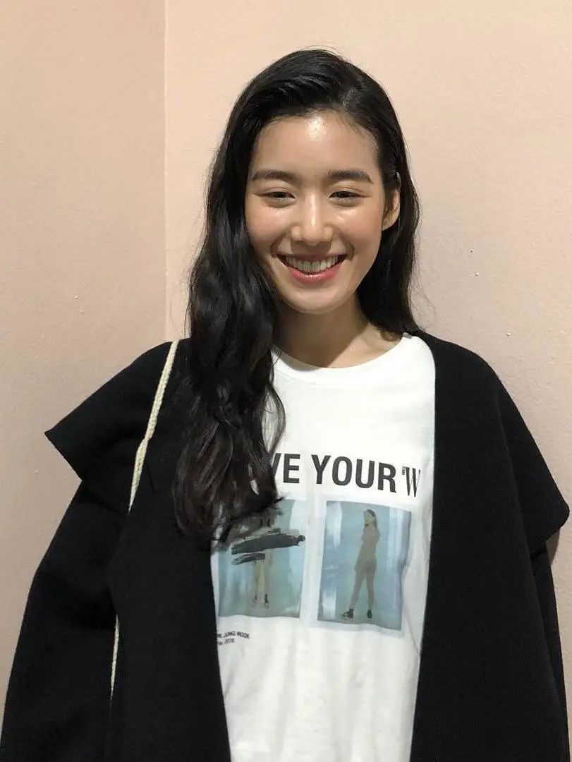 看完《安娜》才知道，不会被讨厌的脸长这样