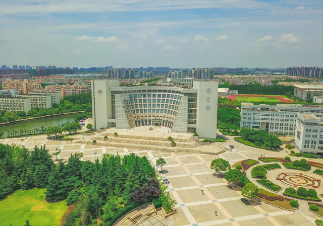 参加2022年高考，多少分才能上211大学？高中班主任给出“指南”