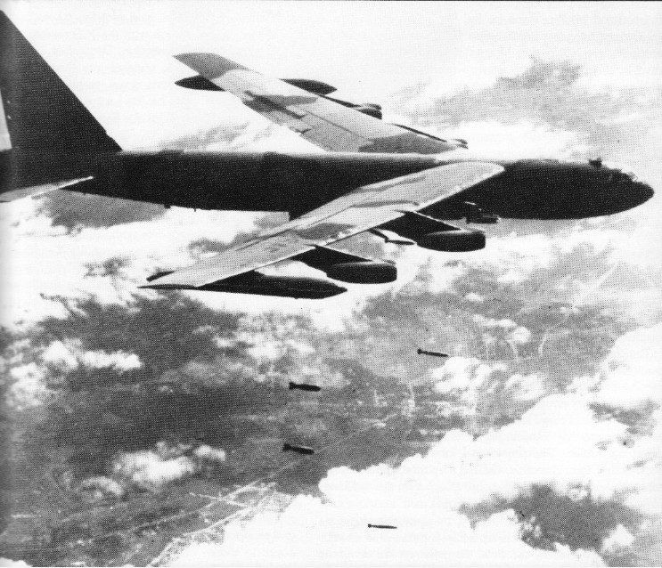 越南，河内旅游胜地有B-52轰炸机残骸