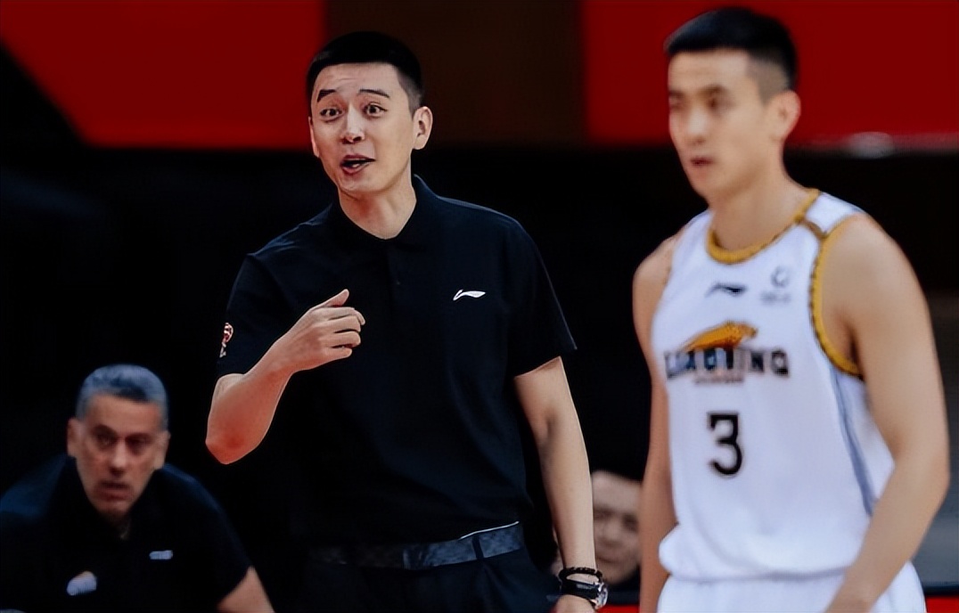 篮球儒帅杨鸣白马少年到暴躁老哥