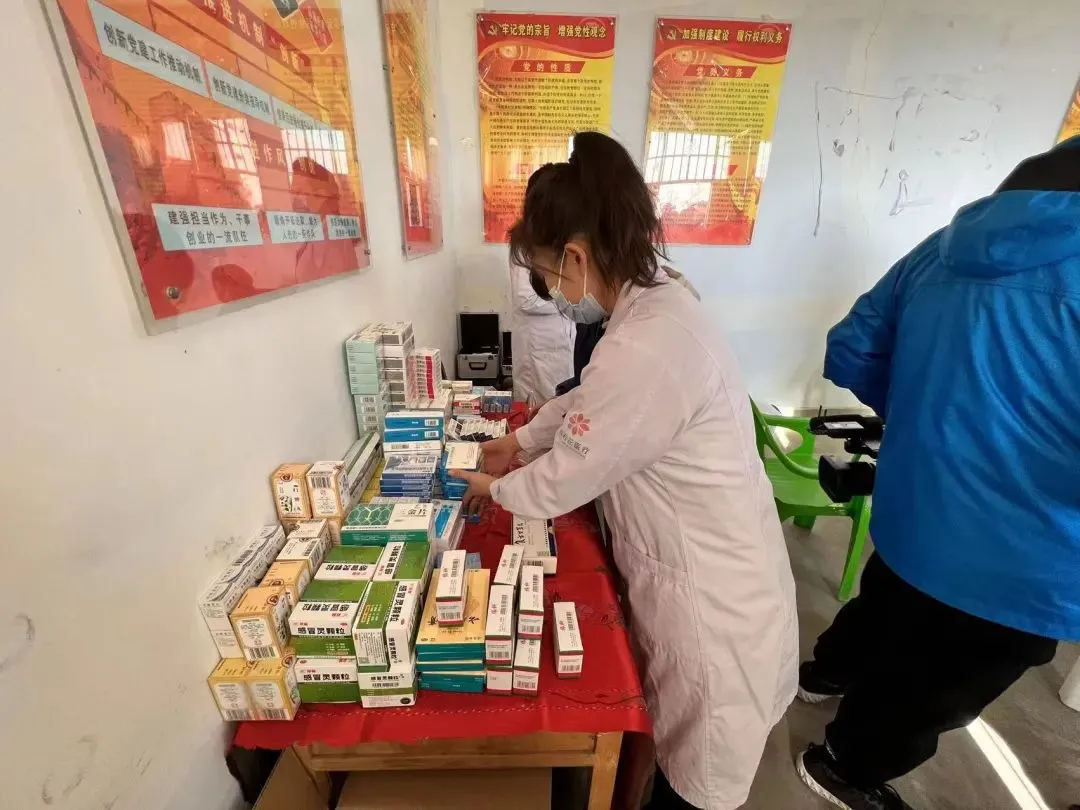 【义诊活动】甘肃中医药大学第四附属医院 甘肃宝石花医院组织专家前往庄浪县下乡义诊