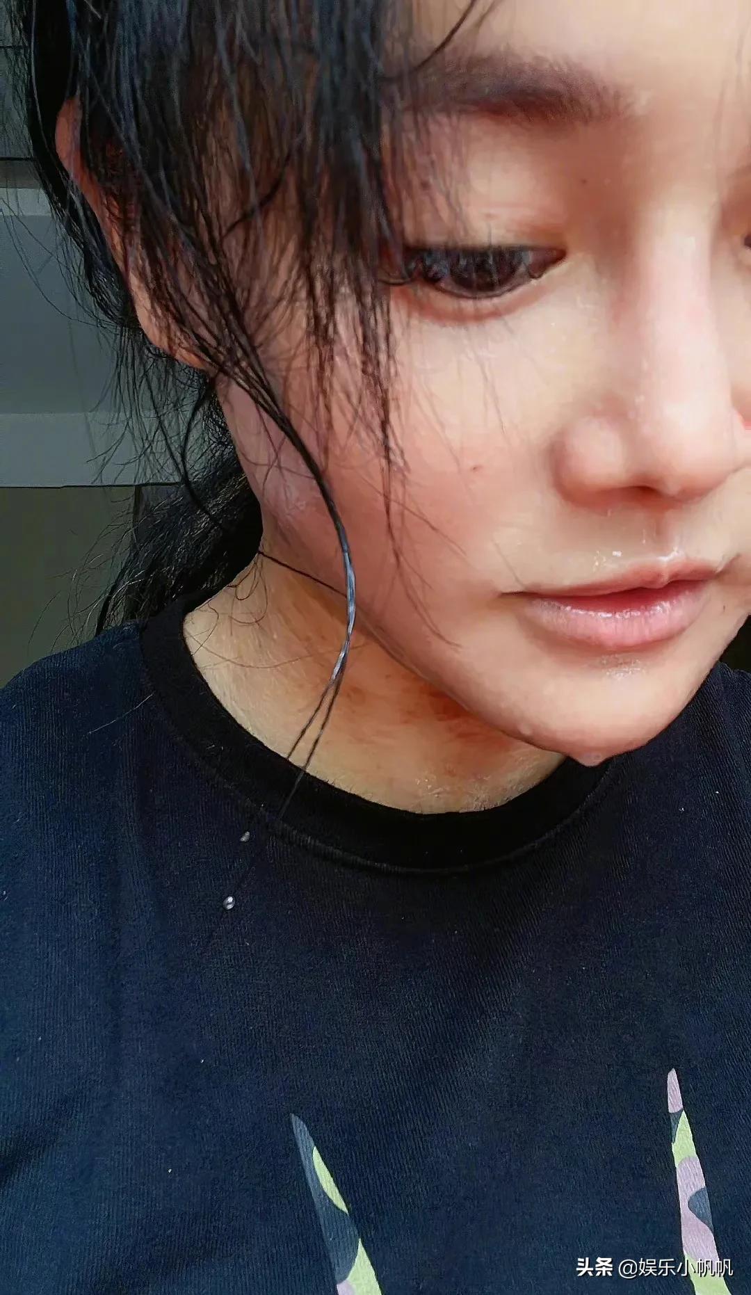 冉莹颖运动完的皮肤状态是真好！网友：图二没放大以为在树上劈叉