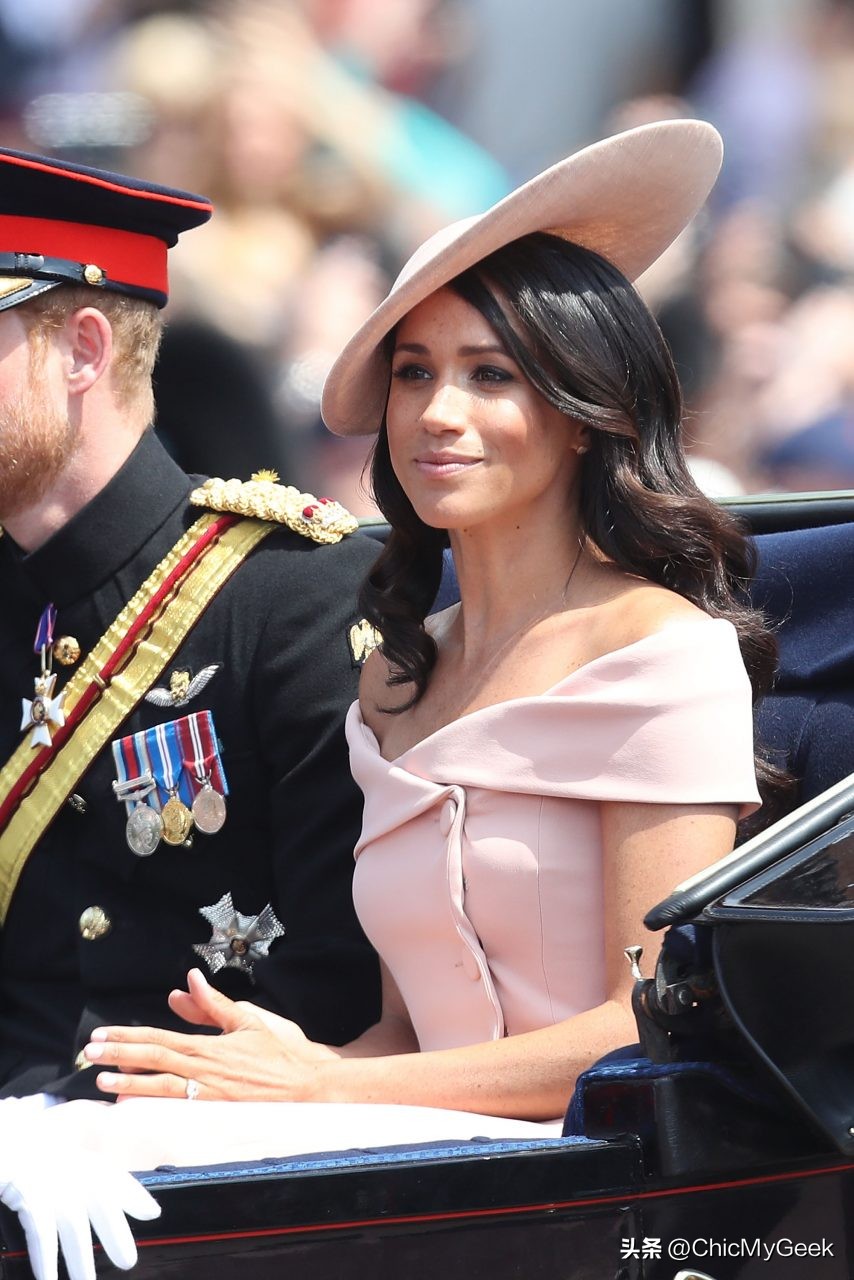 英王室女人罕见粉红照！戴安娜王妃美的一骑绝尘