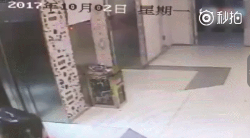 毛晓彤：曾被父亲抛弃扔进垃圾桶，成名后父亲向她要5000万赡养费