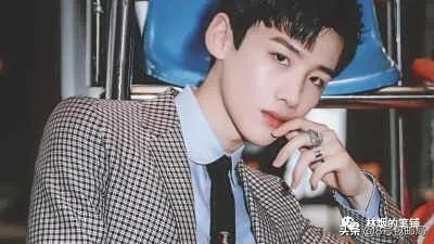 收视第一！刚出道被记者揩油，蛰伏多年终于爆火，今被调侃注孤身