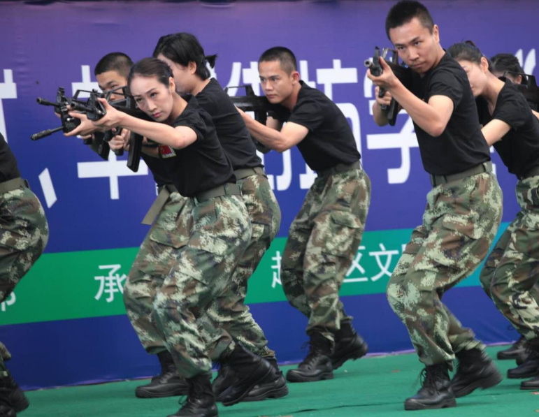 大学生服兵役两年后，退役能拿到多少“报酬”？专科生都让人羡慕