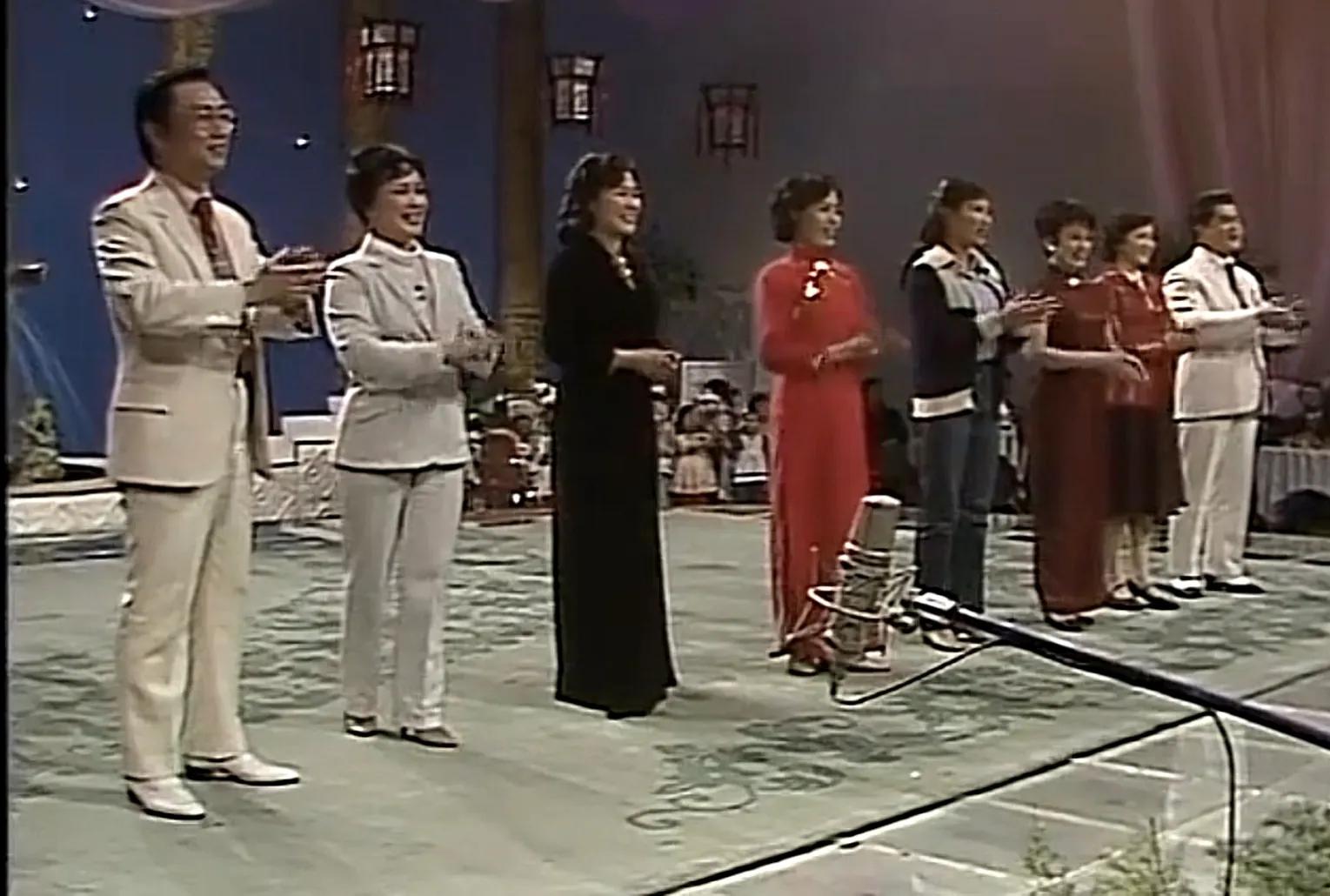 1984年央视春晚开场歌曲联唱，八位演员你还记得哪一位？