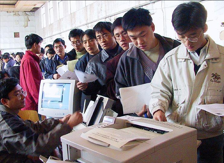 985报考双非高校，“逆向考研”火了，这样究竟是为哪般？