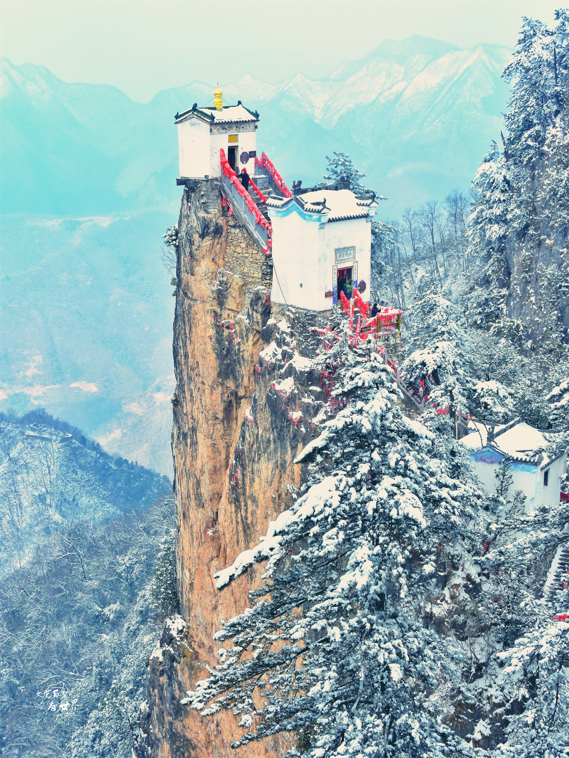 惊叹!古人在悬崖上修建了这些建筑,如今被誉为世上最险峻的道观