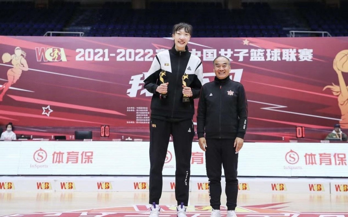 王韩旭(韩旭近况：23岁篮坛希望之星，签约WNBA，河北人，2米07女版周琦)