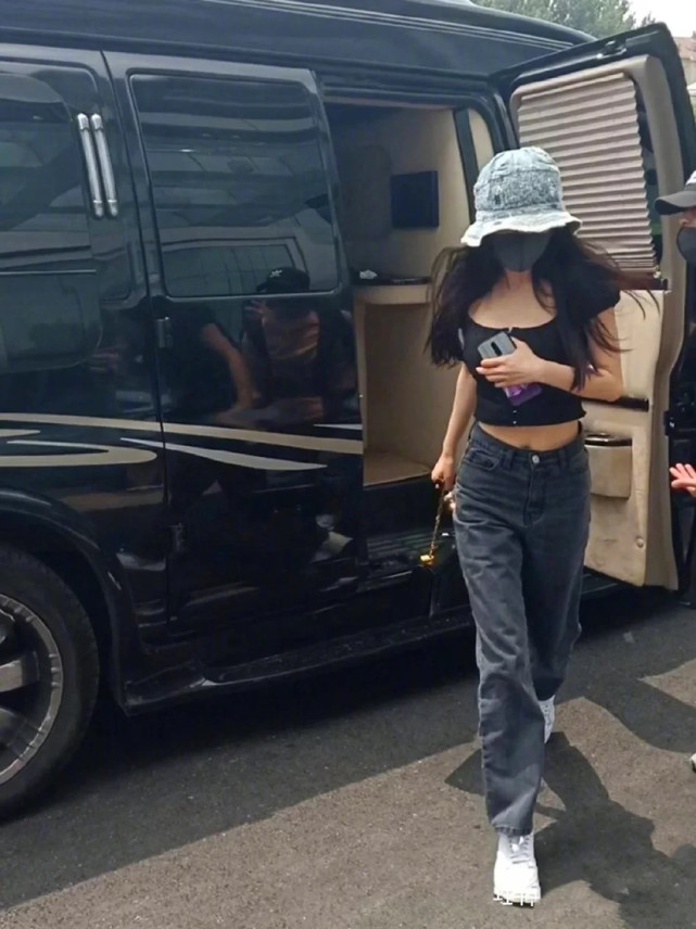 杨幂的少女感穿搭请收下