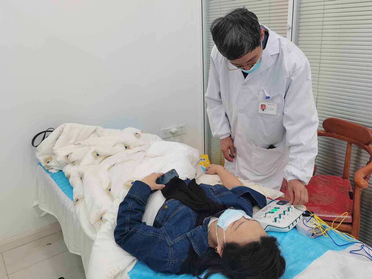 世界睡眠日 湖北趙小孩中醫(yī)團(tuán)隊用傳統(tǒng)方法惠民義診失眠