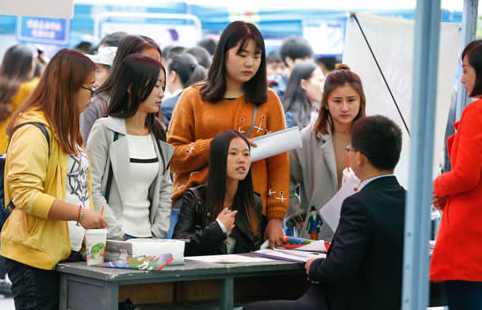 大学生为何“白菜化”？2200万岗位依旧存在空缺，背后原因很现实