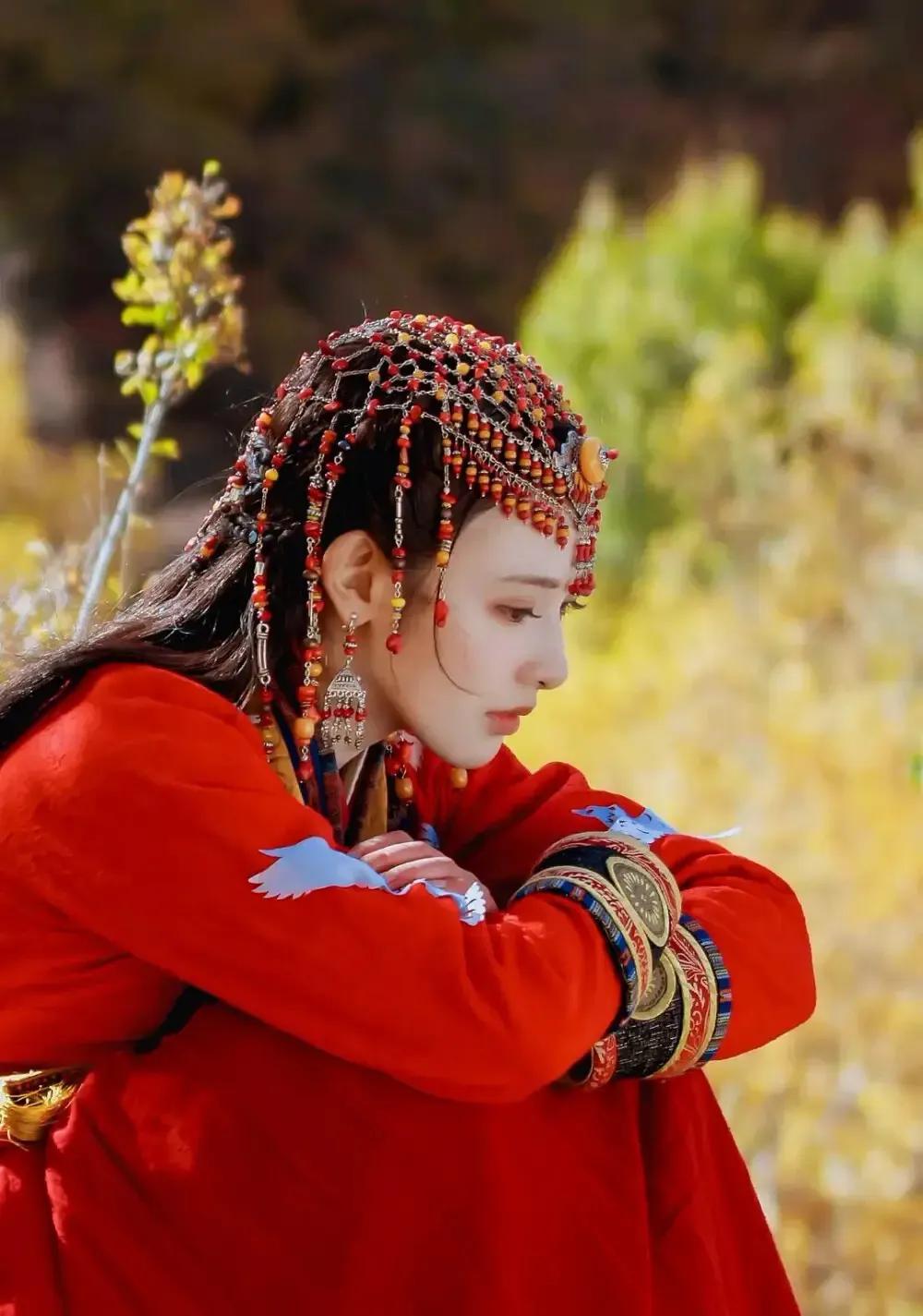 额饰别瞎戴，有人倾国倾城，有人扭捏做作，这6位造型谁最入你眼