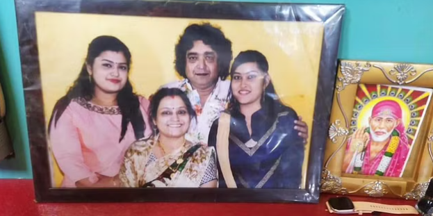 印度老戏骨家中上吊自杀终年58岁，生前家庭美满、演过上百个角色