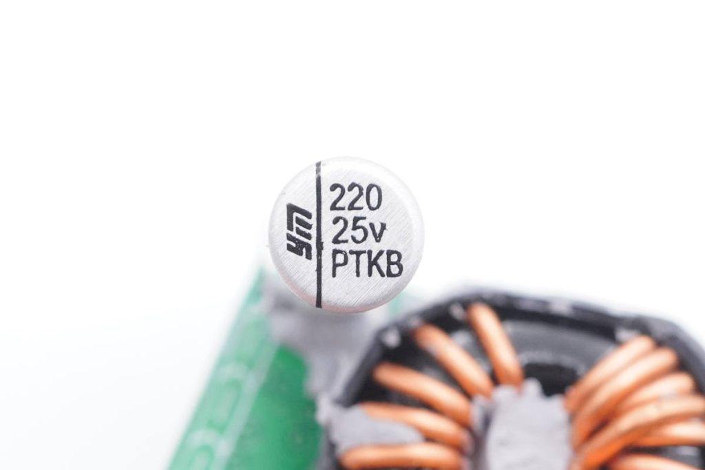 一个顶三个，支持三设备同时快充，安克100W氮化镓超能充拆解