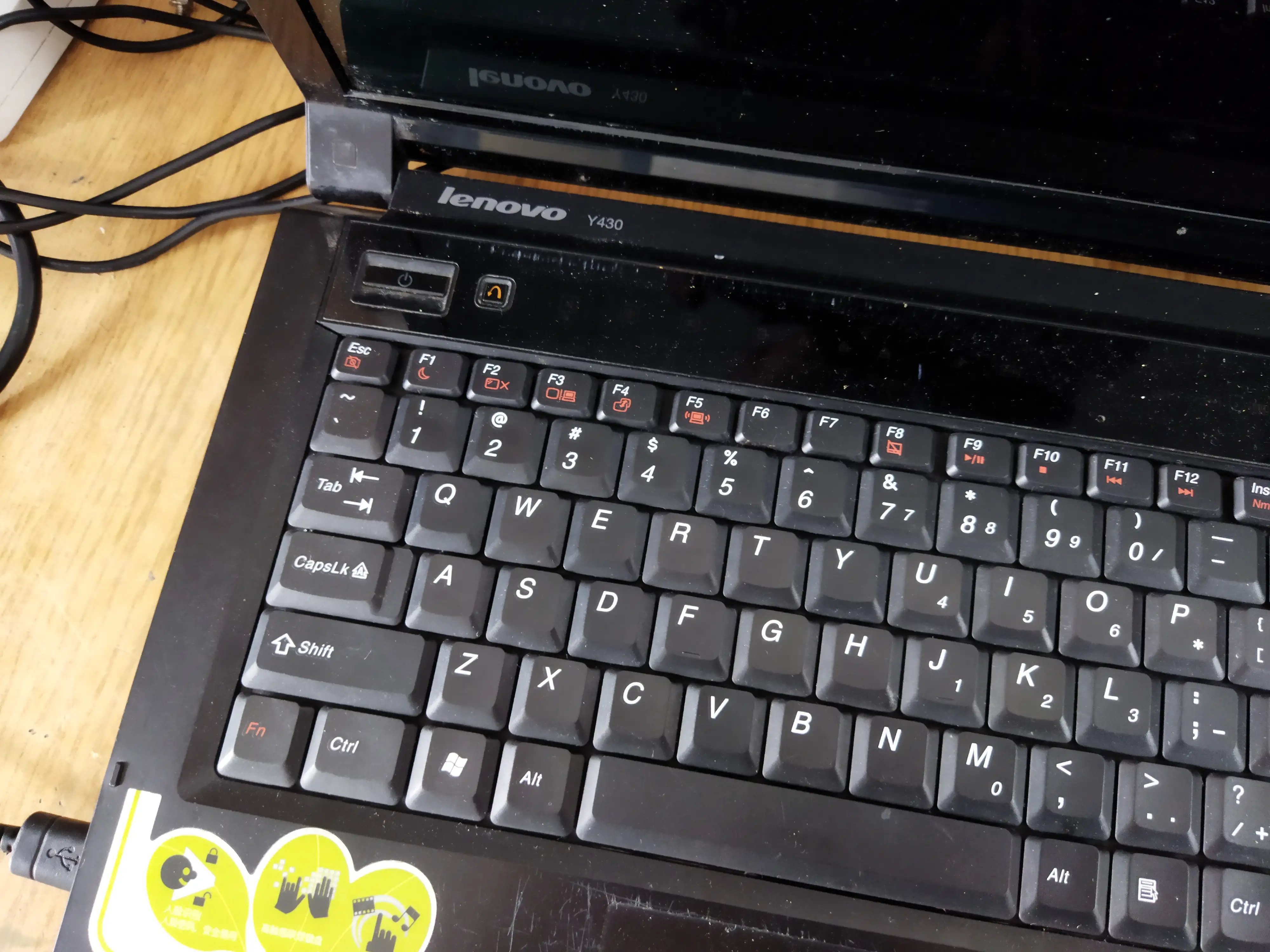 上午我正干活，这是门开了一位这个小区在幼儿园当老师的大姐急匆匆找我