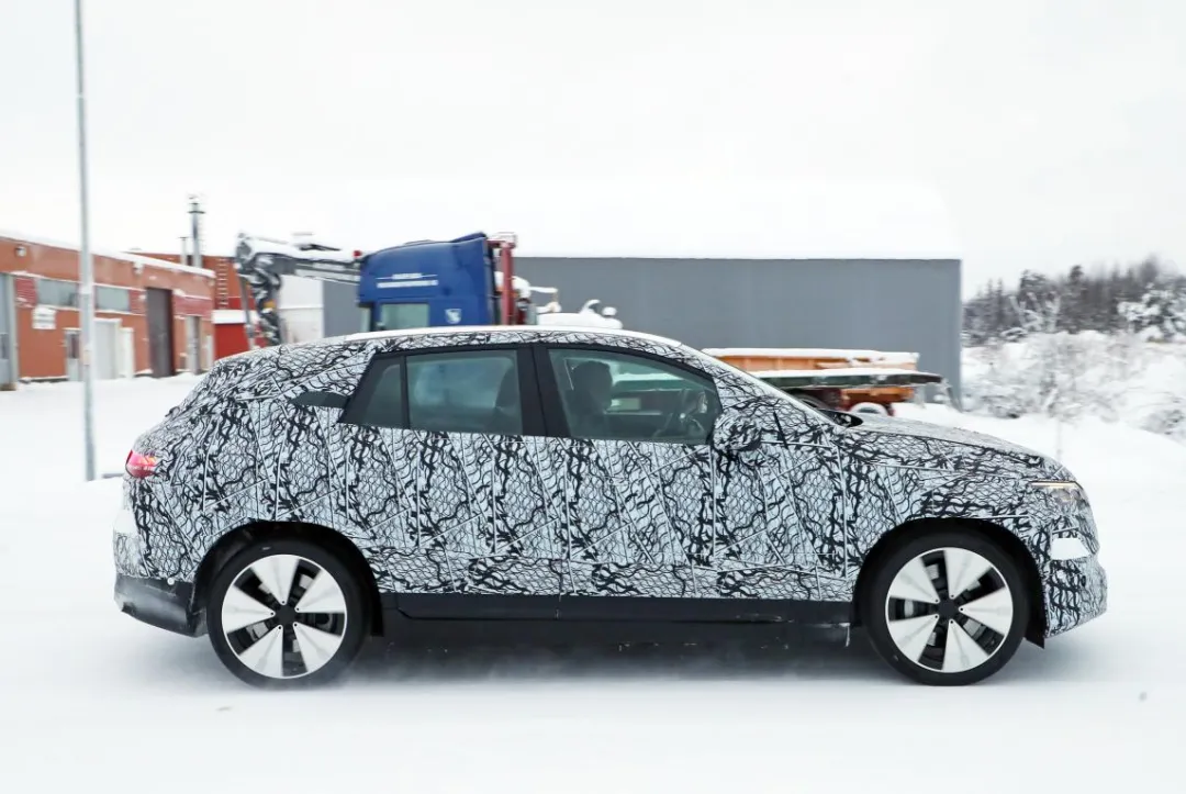 冬练三九——奔驰EQE SUV加紧测试