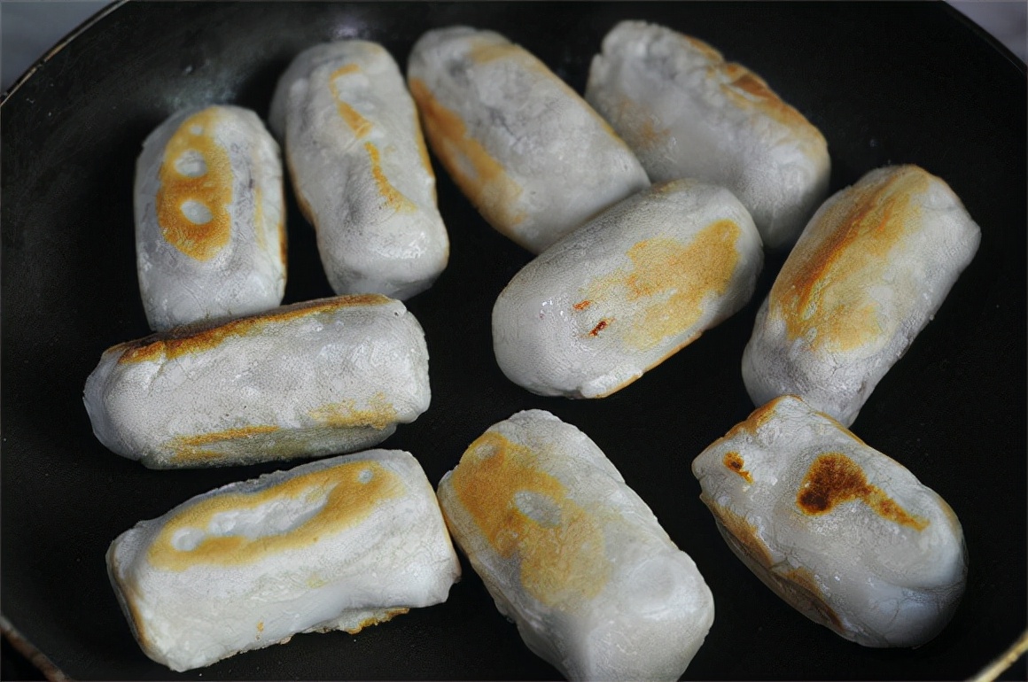 冬天吃红薯不如糕，1买就是10斤，不煮也不烤，一口一个超解馋