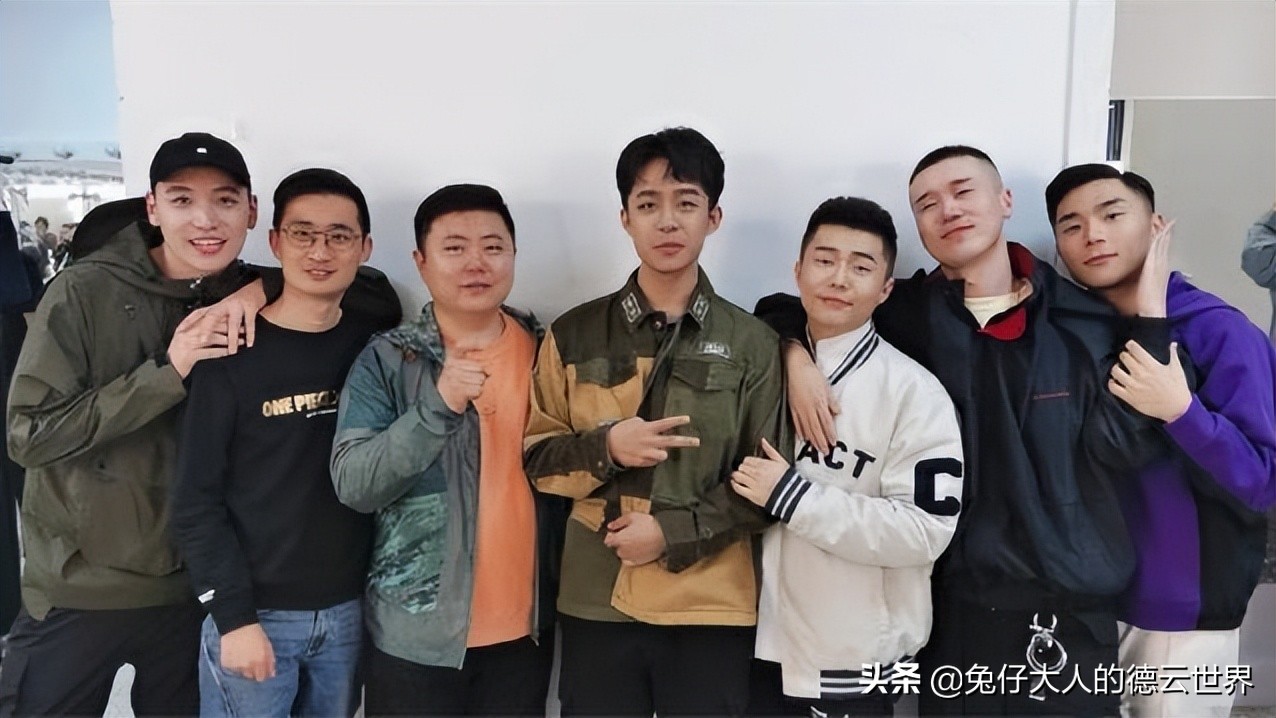 德云社恢复演出，演员在舞台自我调侃，粉丝：小剧场还是比较冷清