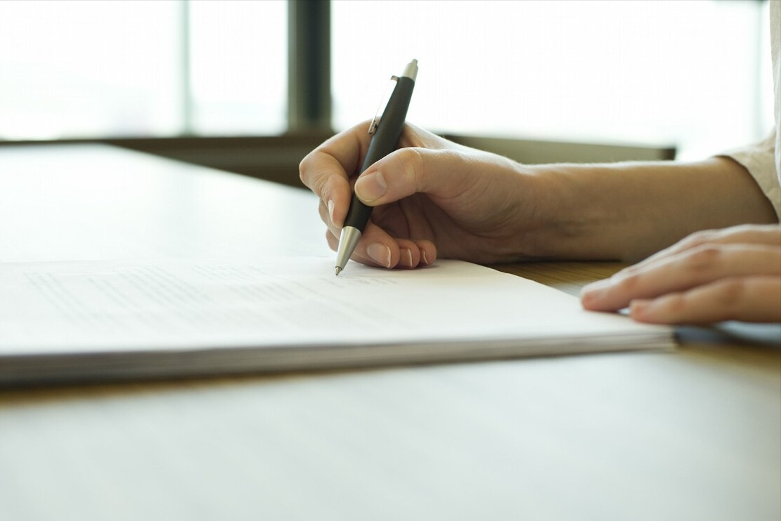 北京即明律师事务所（行政协议违约应负担何种责任）