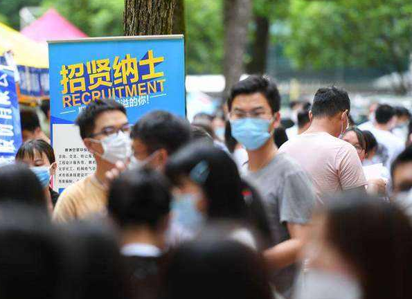 毕业生薪资冲上热搜，本科生平均起薪5825元，硕士生高达1万以上