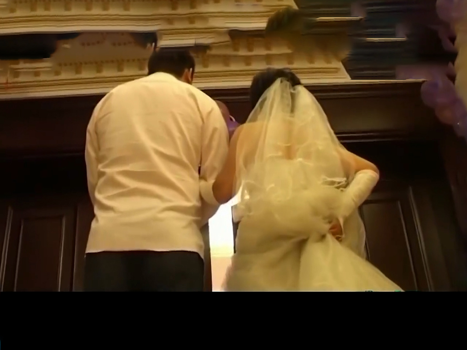 11年湖南新人欢喜结婚，喜宴数十亲朋却掩面哭泣，真实原因没想到