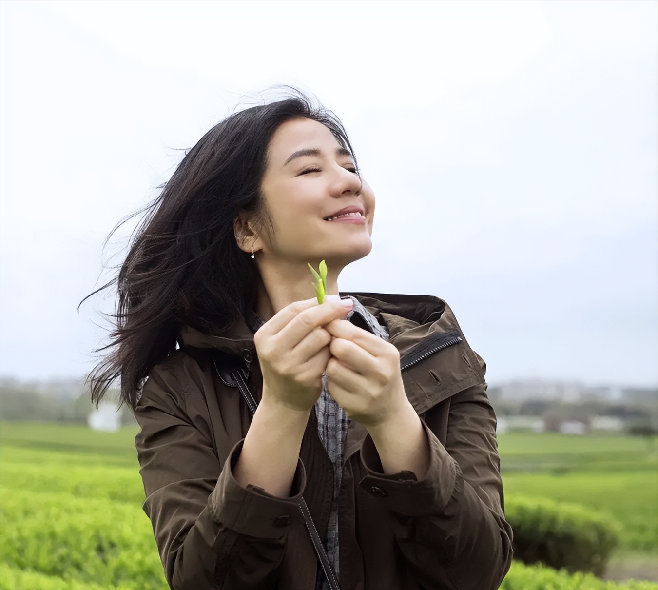 “霞玉芳红”，她的“红”，你碰不起