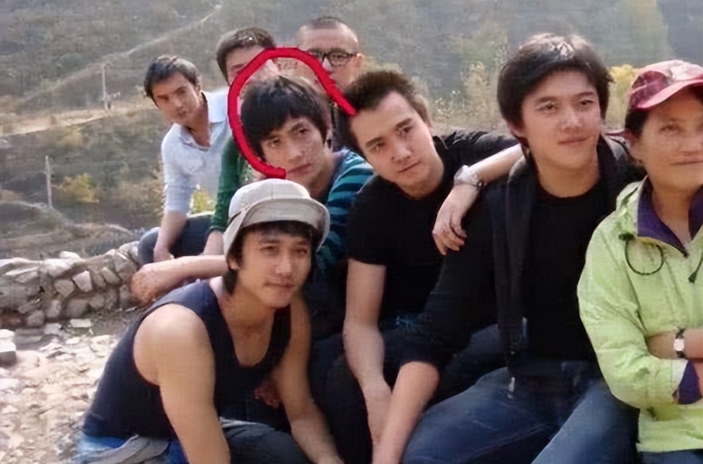 “小公爷”朱一龙，曾跑龙套10年，30岁逆袭成顶流，戏外仍未婚