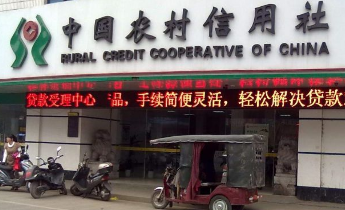 2003年，湖北一信用社老会计毒害8人，日记本上还写着15个仇人