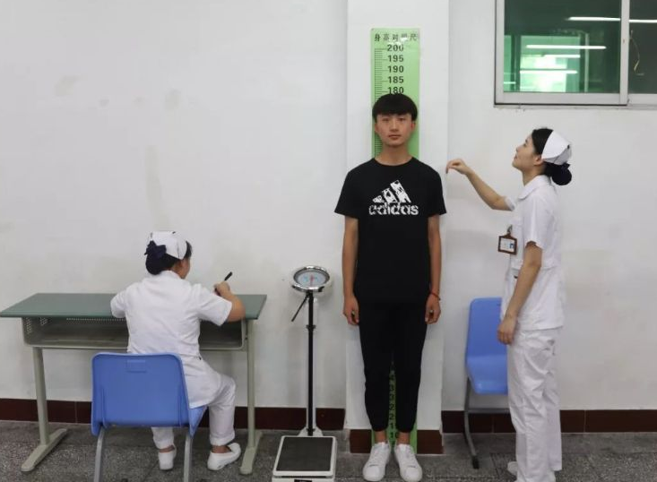 初中生“身高标准表”来了，男女标准不一样，看看你家娃达标没？
