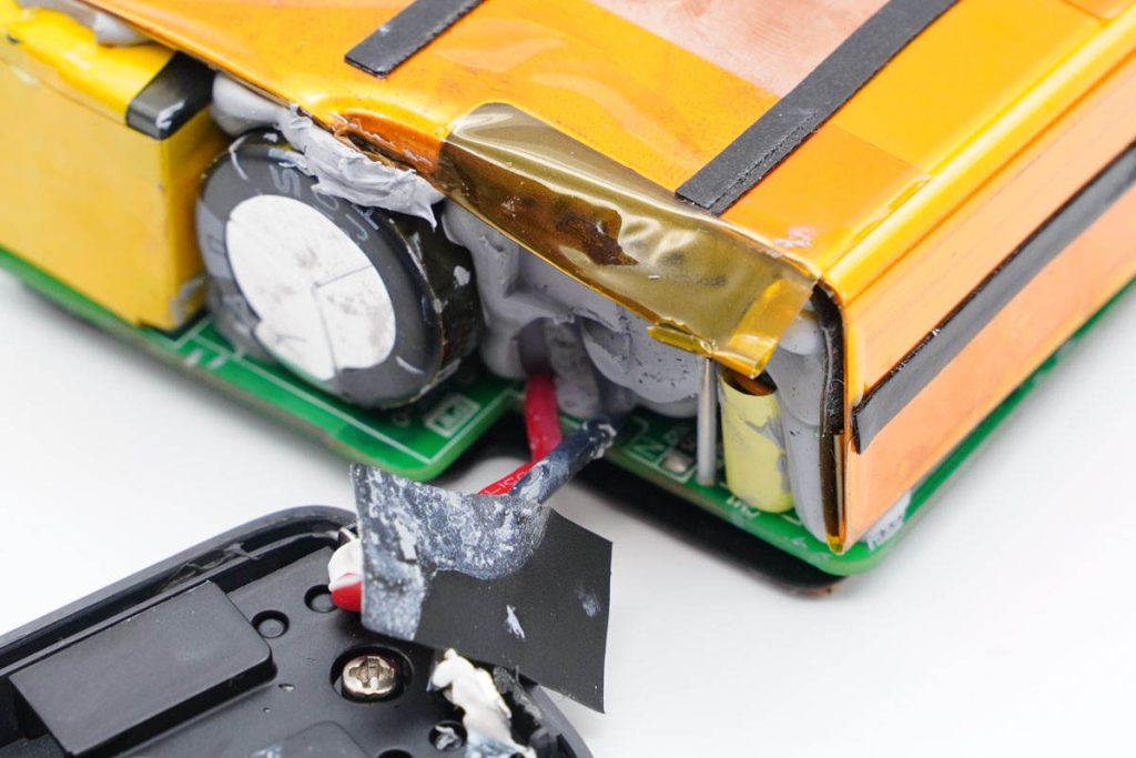 一个顶三个，支持三设备同时快充，安克100W氮化镓超能充拆解