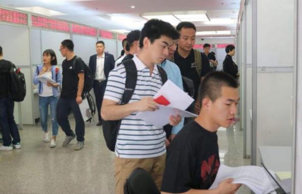 一大型国企开始招聘，月薪万元起步待遇好，主要面向2022届毕业生